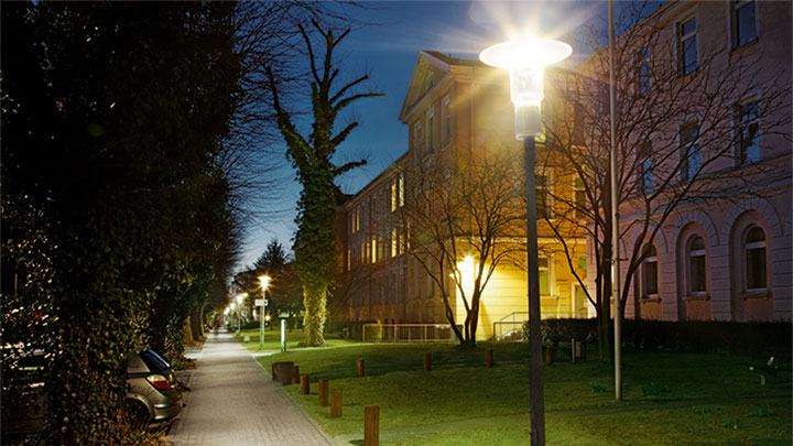 Philips Lighting met en lumière l'extérieur de la clinique Asklepios St. Georg en créant une ambiance sûre et améliorée