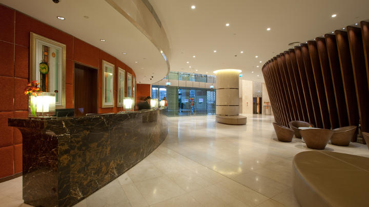 La zone de réception des hôtels de Dubaï, mise en lumière par Philips Lighting