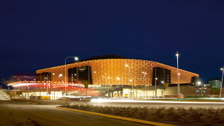 L'extérieur impressionnant du Friends Arena, en Suède, illuminé par l'éclairage Philips