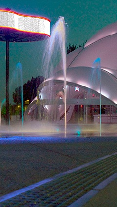 Sur la Plaza del Milenio, l'éclairage de jardin LED de Philips a créé des scénarios lumineux éblouissants qui interagissent les uns avec les autres
