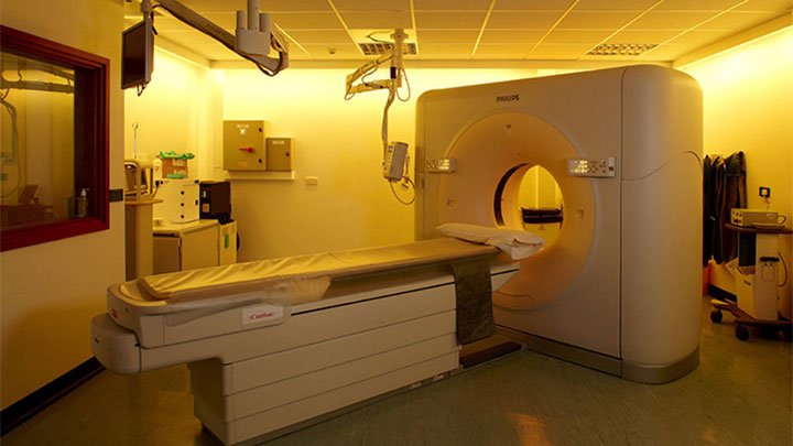 Les scanographies IRM sont effectuées dans cette salle d'examen du Princess Alexandra Hospital, éclairée au moyen de l'éclairage hospitalier Philips