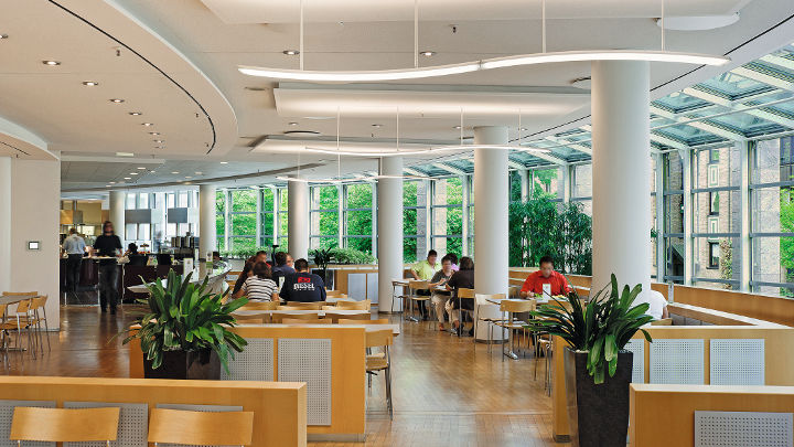  L'éclairage pour bureaux de Philips illumine la cafétéria de Provinzial Rheinland Versicherung AG