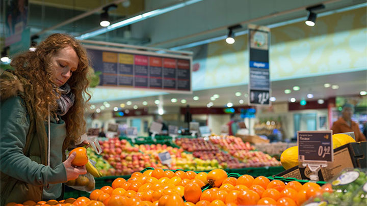 Des produits sous l'éclairage Philips pour aliments frais au Real d'Essen, en Allemagne