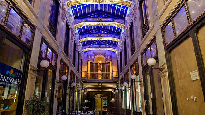 Éclairage architectural à Pasaje Gutierrez, Valladolid, avec le concept des Rivières de lumière signé Philips Lighting