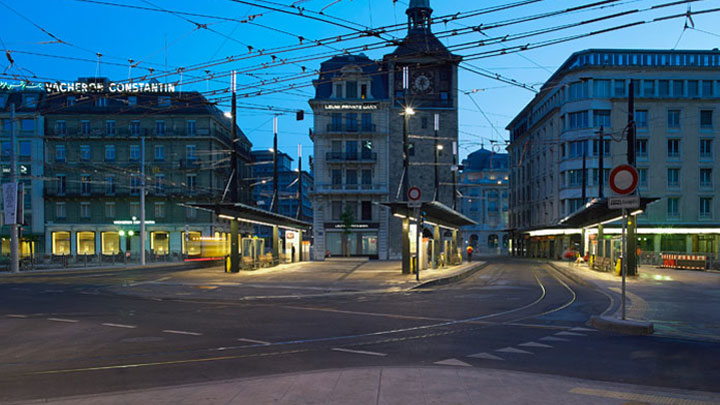 Une place de Genève, mise en lumière par un système d’éclairage Philips 