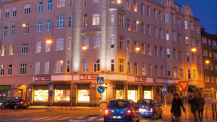 Le pont de Schougen à Malmö est éclairé avec des luminaires LED Philips fixés sur un système de câble minimaliste.