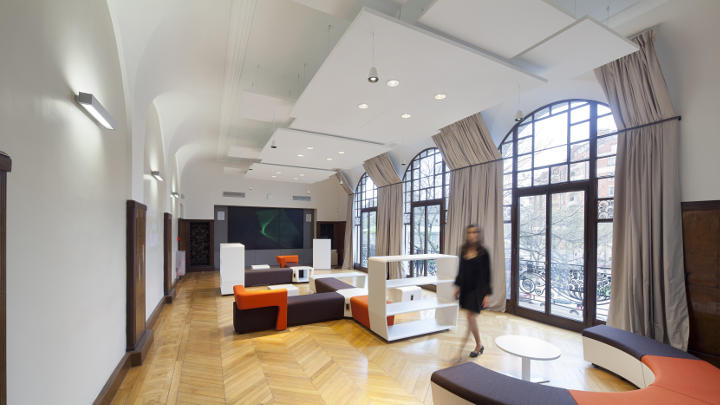 Le show-room d'Haworth, équipé des solutions d'éclairage pour bureaux et systèmes de commande de l'éclairage de Philips