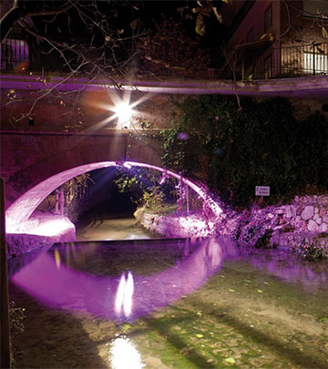 town-of-salobre-under-the-bridge-lighting