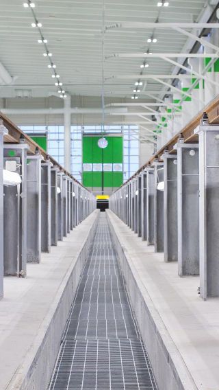 Le hall de maintenance de VR est devenu un environnement de travail très lumineux, grâce à l’éclairage LED pour l’industrie de Philips