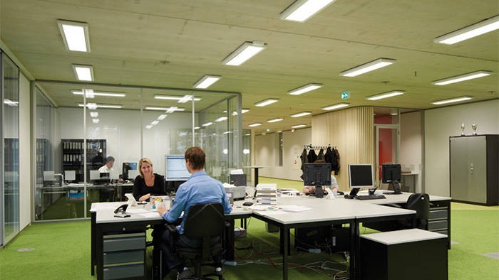 L’éclairage commercial Philips illumine ce bureau sur le campus Venco