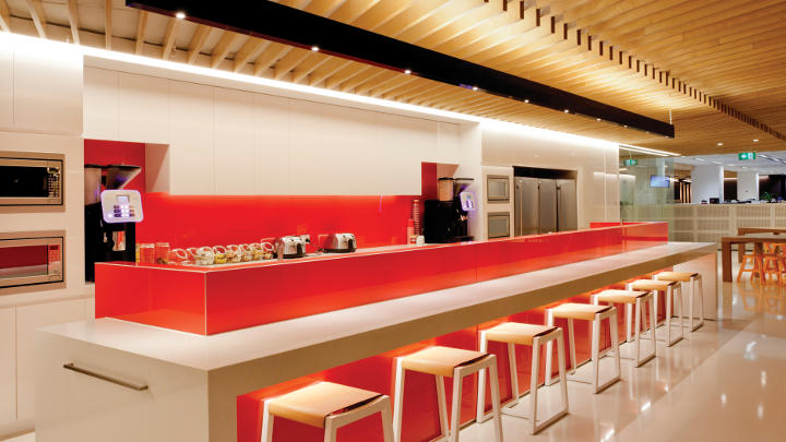 La cafétéria de Westfield Sydney bénéficie d'une ambiance confortable grâce aux commandes d'éclairage de Philips