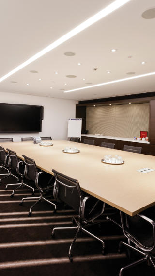 Cette salle de réunion du centre Westfield Sydney utilise des commandes d'éclairage pour bureaux de Philips pour économiser de l'énergie