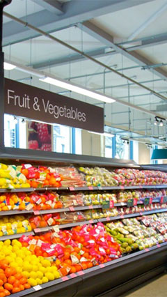 Les fruits et légumes paraissent frais grâce à l'éclairage de supermarchés de Philips