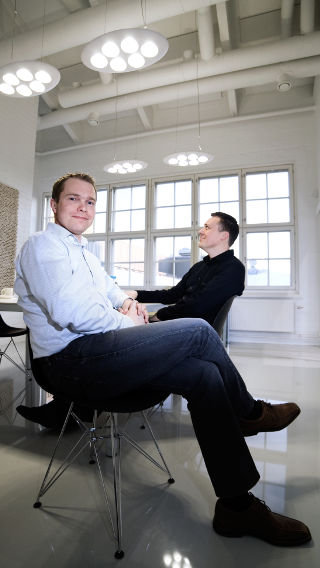 Les employés de Pentagon Design profitent pleinement de la luminosité de l'éclairage LED de Philips