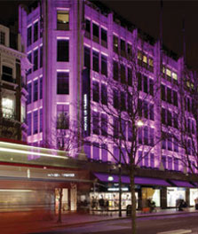 Le grand magasin britannique House of Fraser, à Londres, possède un éclairage de façade
