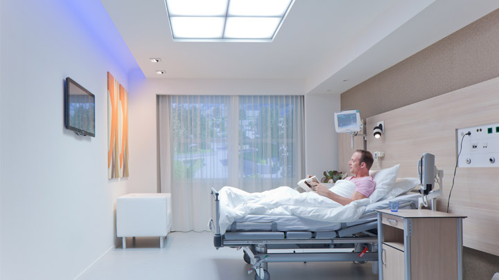 HealWell de Philips Lighting est un système d’éclairage de chambre d’hôpital qui améliore l’expérience du patient