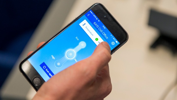 L’éclairage connecté de Philips Lighting (InterAct Office) permet de s’orienter grâce à son smartphone et de personnaliser les réglages de son espace de travail