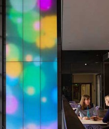 La marque britannique de vêtements de luxe Ted Baker utilise l’éclairage « Sales Floor » de Philips –Taux de conversion commercial