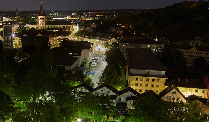 La ville de Sieburg, en Allemagne, illuminée de nuit